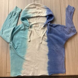 Ocean Drive Tie-Dye Hooded Sweater in Aqua, White & Blue